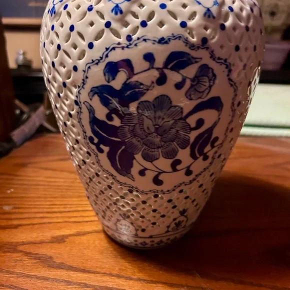 Nantucket Blue and White Pierced Vase. - Picture 3 of 5